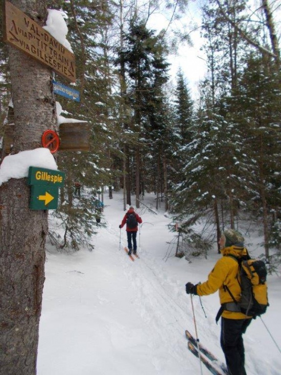 Photo par Club plein-air de Val-Morin, hiver 2014. https://www.facebook.com/pages/Club-de-plein-air-Val-Morin/127154260728889?fref=ts